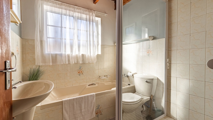 7 Bedroom Property for Sale in Kleinmond Western Cape